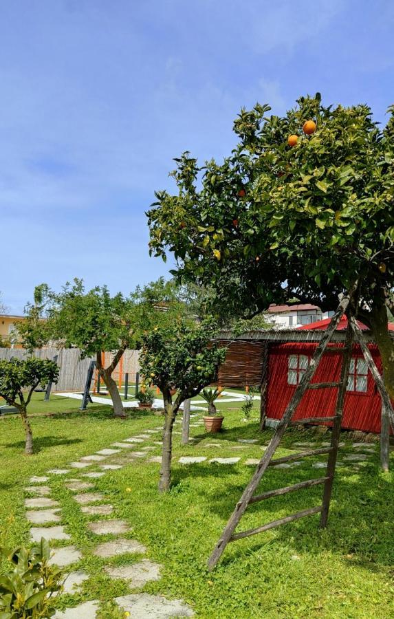 La Famiglia Hotell Pollena Trocchia Exteriör bild