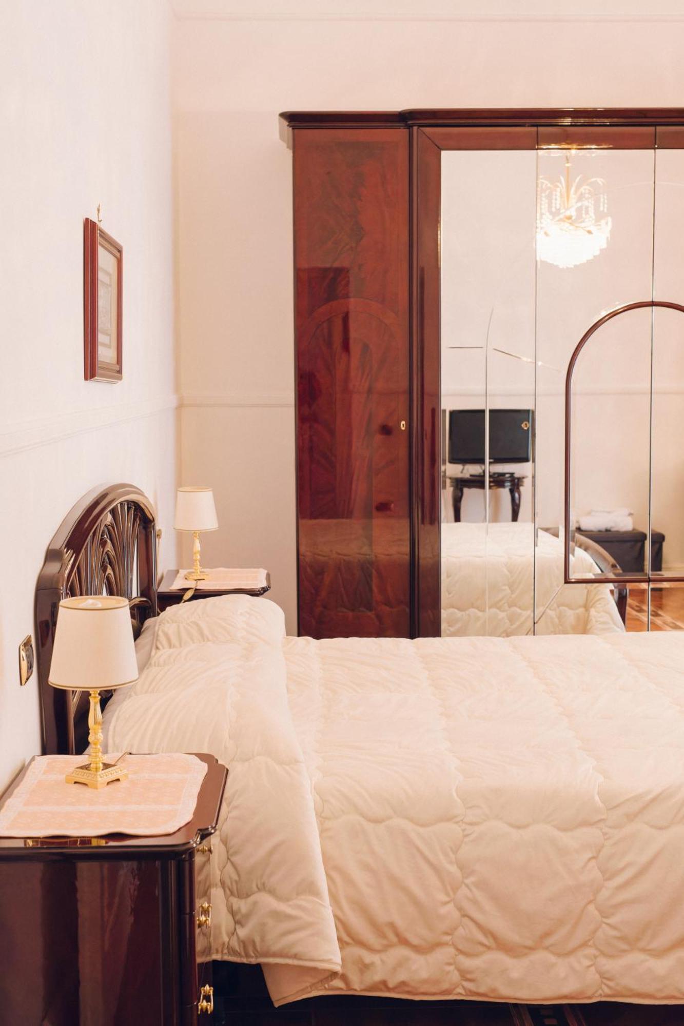 La Famiglia Hotell Pollena Trocchia Exteriör bild